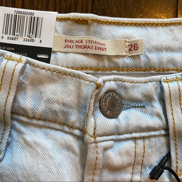 NEW Levi’s Ribcage Super High-Rise Cropped Jeans - Picture 12 of 15